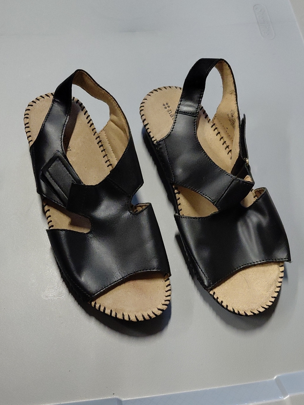 NATURALIZER 9.5 Black and Tan Open-Toe Slingback Sandals